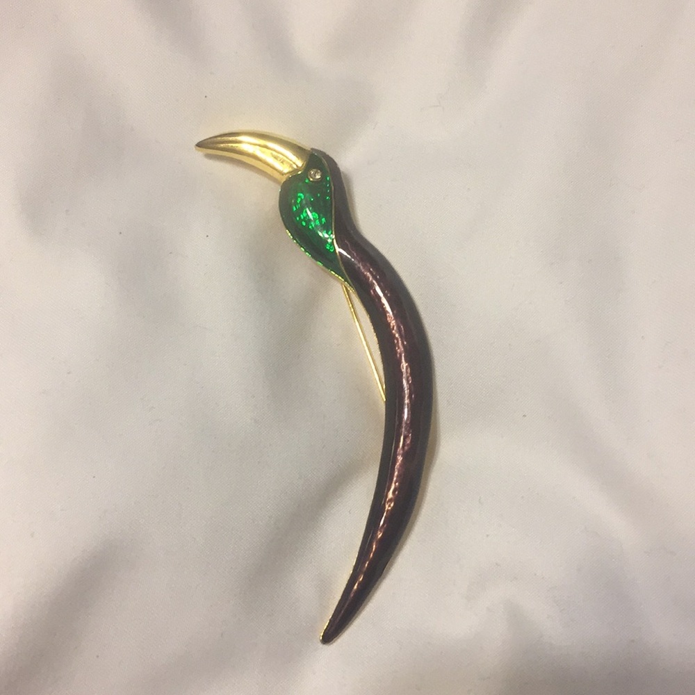Toucan pin